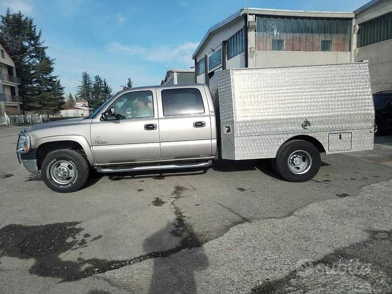 Usata Chevrolet Silverado 2001 Grigio SUV