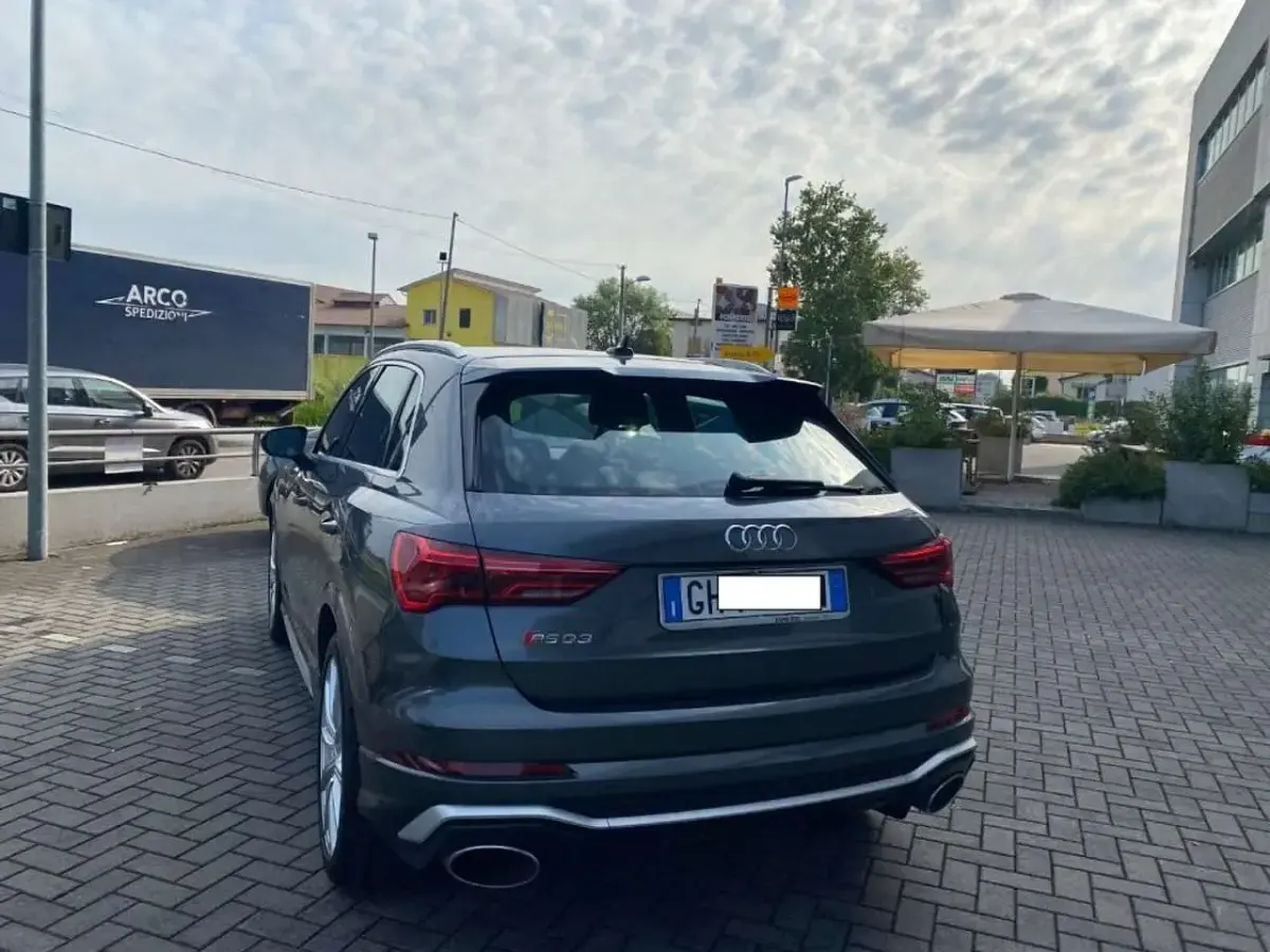 Usata Audi RS Q3 400 CV (294 kW) 2021 Grigio daytona SUV