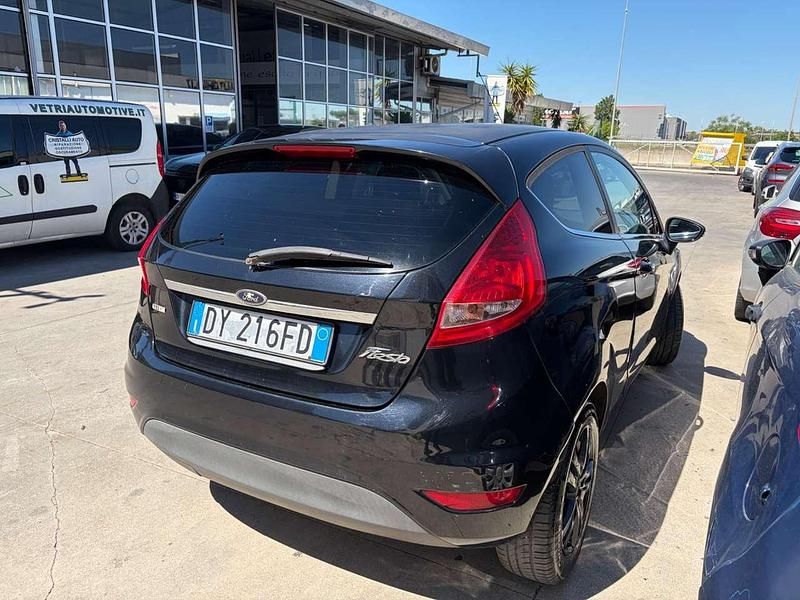 Usata Ford Fiesta Titanium 68 CV (50 kW) 2010 Nero Utilitaria