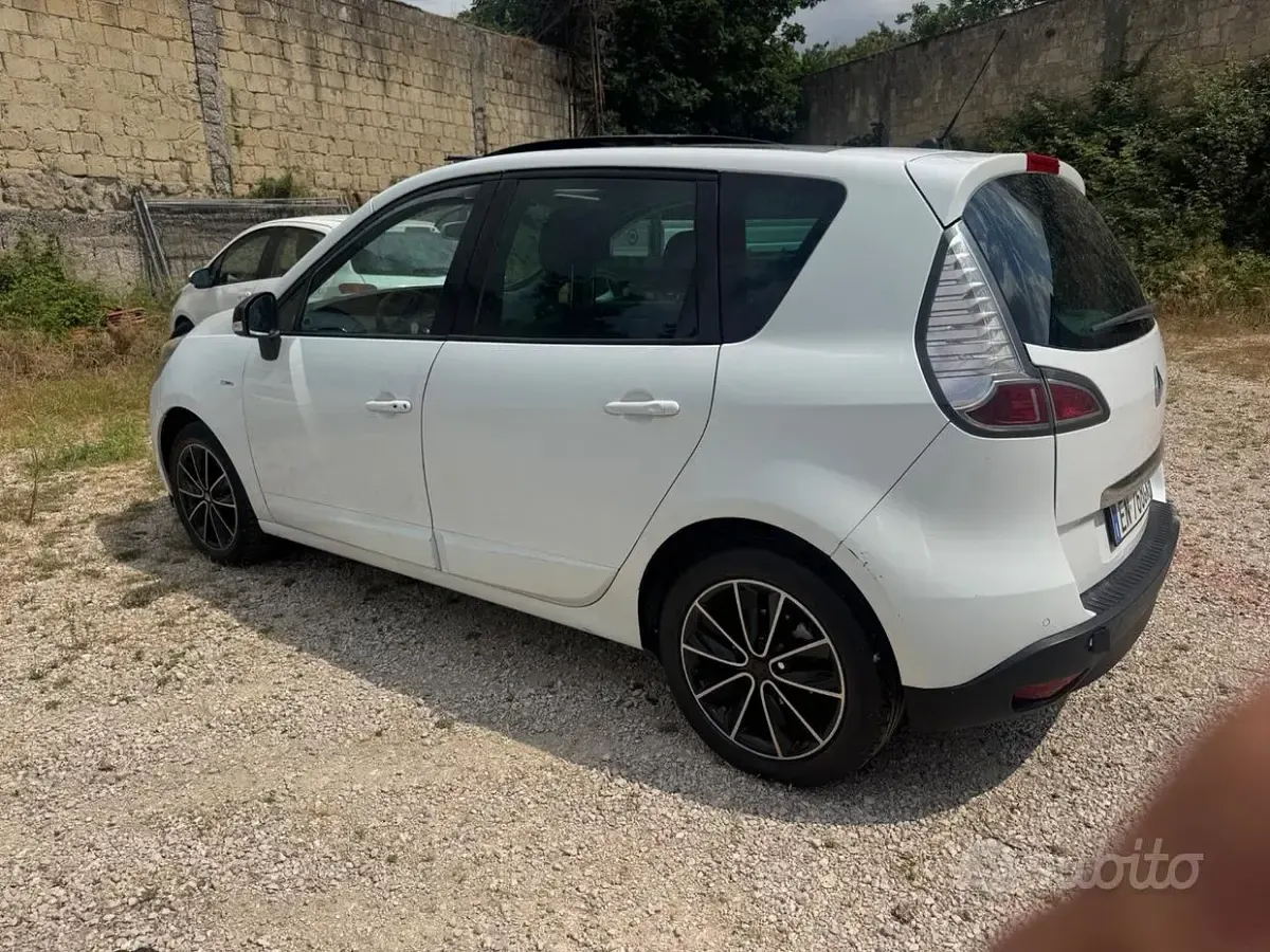 Usata Renault Scenic E-Tech XMOD 110 CV (80 kW) 2012 Bianco Monovolume