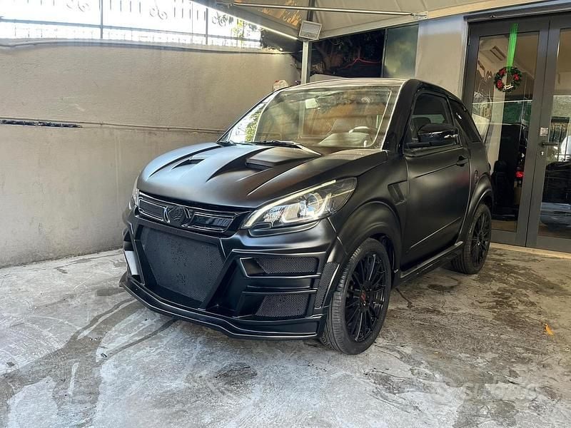 Nero Usata 2023 Ligier JS50 Due volumi | 12.990 € (Buon prezzo) - Immagine 1/4