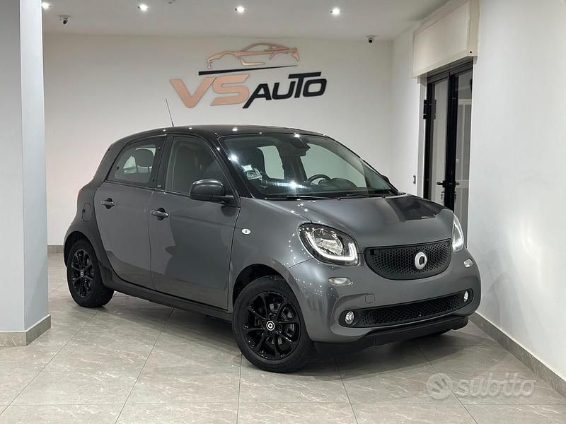 Usata Smart ForFour Passion 71 CV (52 kW) 2018 Grigio Utilitaria