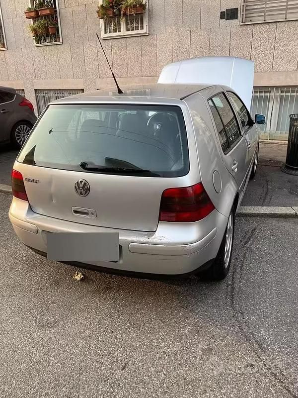Usado VW Golf IV 105 CV (77 kW) 2001 Gris Berlina