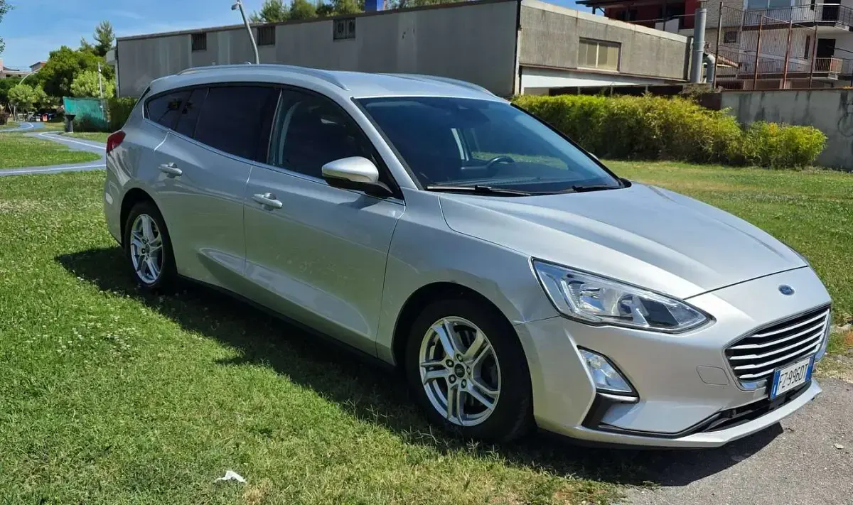 Usata Ford Focus 95 CV (69 kW) 2019 Argento Station wagon