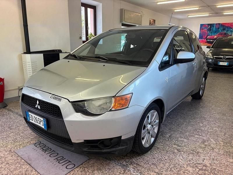Usata Mitsubishi Colt Inform 75 CV (55 kW) 2010 Grigio Utilitaria