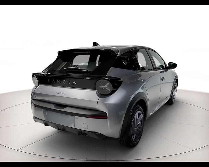 Nuova Lancia Ypsilon 110 CV (80 kW) 2025 Vernice grigio granito Utilitaria