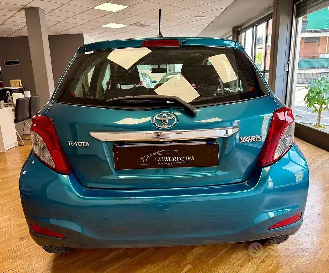 Usata Toyota Yaris Active 99 CV (72 kW) 2012 Bluazzurro Utilitaria