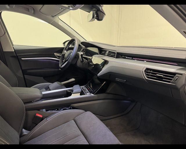 Usata Audi Q8 e-tron S-Line 300 kW (408 CV) 2024 Grigio SUV