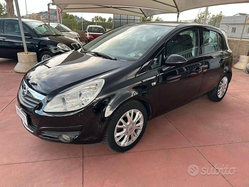 Usata Opel Corsa 74 CV (54 kW) 2010 Nero Utilitaria