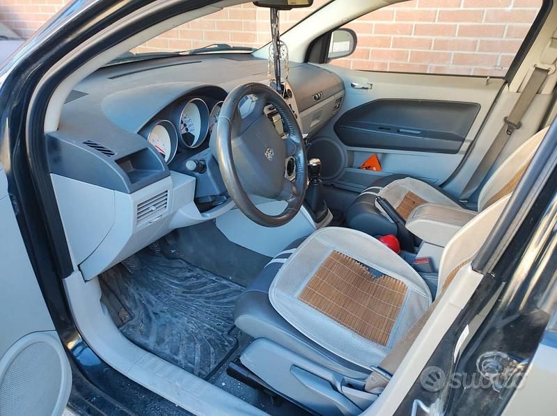 Usata Dodge Caliber 140 CV (102 kW) 2007 Grigio Utilitaria