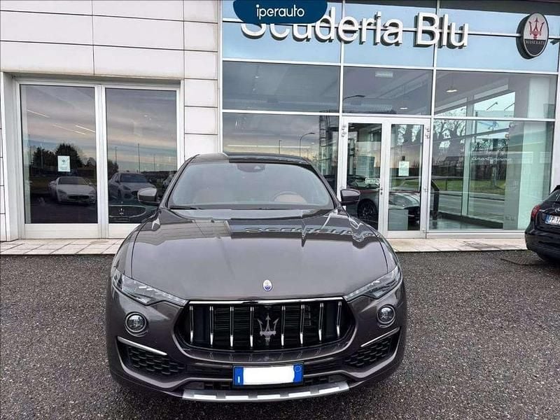 Usata Maserati Levante GranLusso 250 CV (183 kW) 2021 Grigio metallizzato SUV