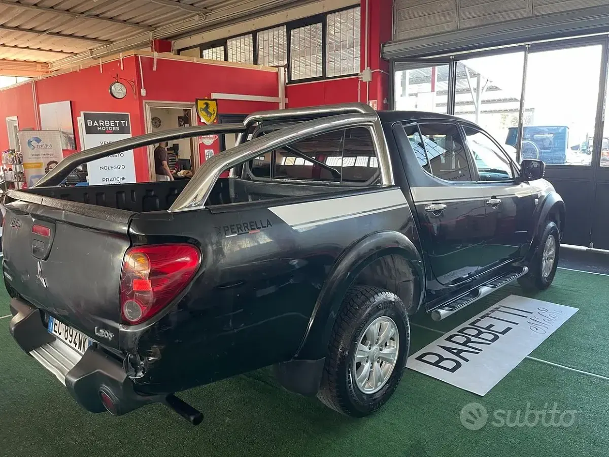 Usata Mitsubishi L200 136 CV (100 kW) 2011 Nero Pick-up
