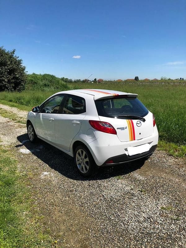 Usata Mazda 2 75 CV (55 kW) 2010 Bianco Berlina