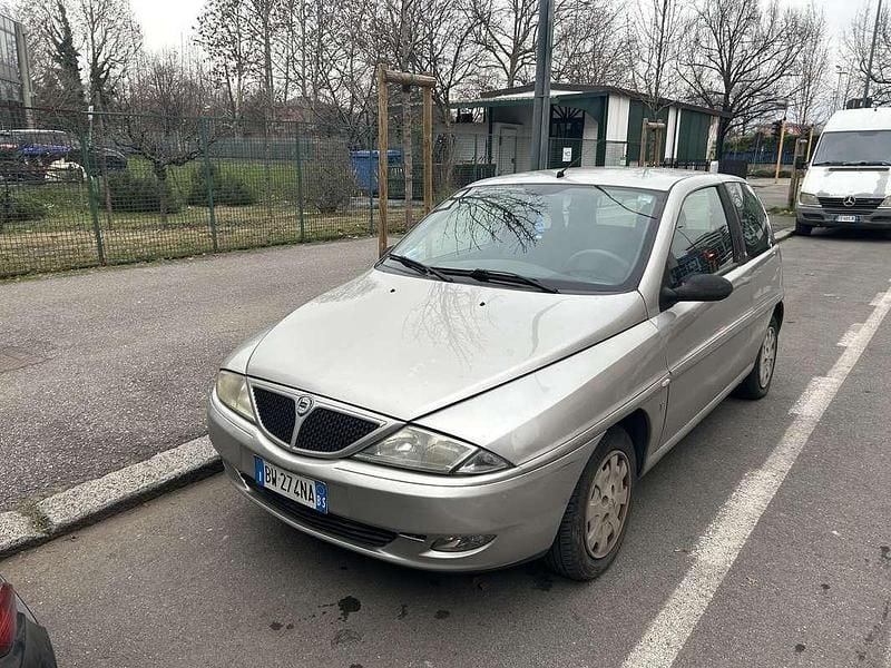 Usata Lancia Ypsilon 60 CV (44 kW) 2001 Utilitaria
