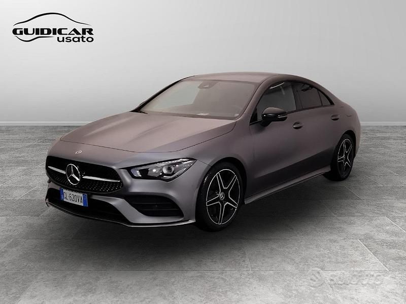 Grigio opaco scuro Usata 2022 Mercedes CLA200 Premium Coupé | 32.900 € (Buon prezzo) - Immagine 1/4
