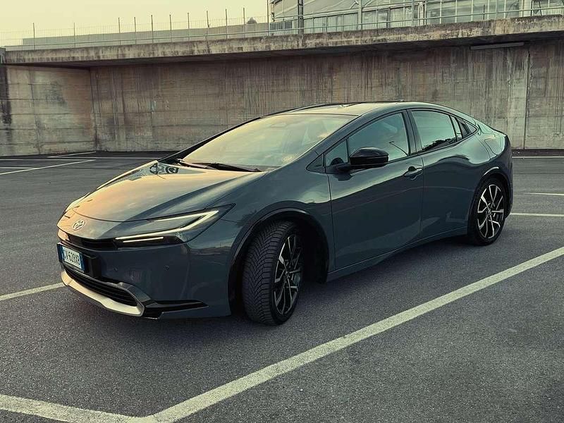 Usata Toyota Prius Lounge 223 CV (164 kW) 2024 Grigio Berlina
