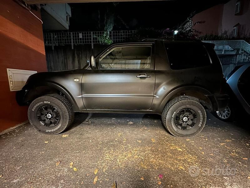 Usata Mitsubishi Pajero Intense 160 CV (117 kW) 2004 Nero SUV