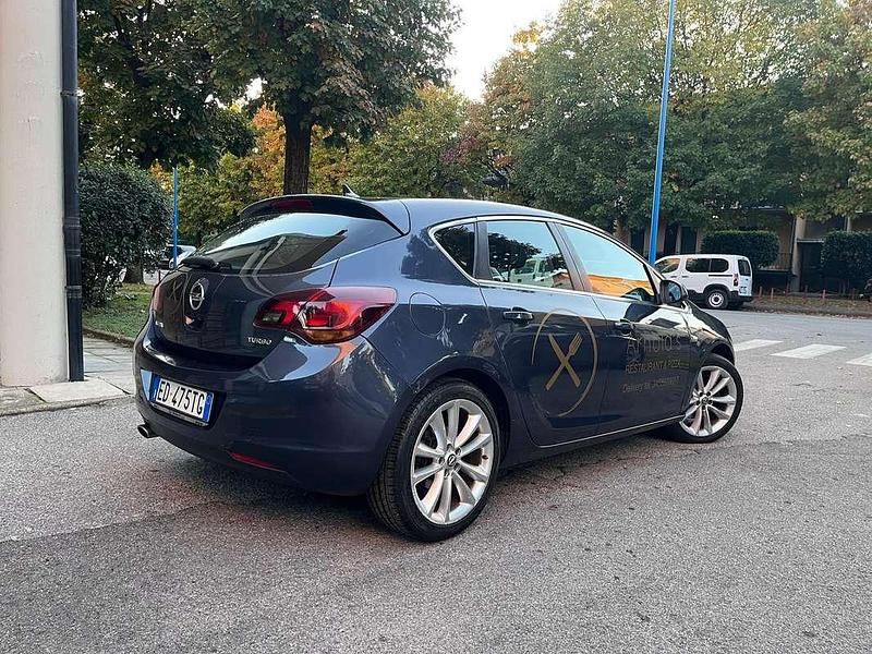 Usata Opel Astra Cosmo 140 CV (102 kW) 2010 Berlina