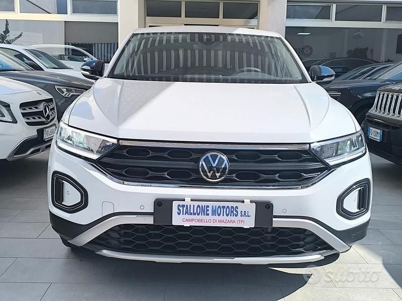 Usata VW T-Roc Life 110 CV (80 kW) 2022 Bianco SUV
