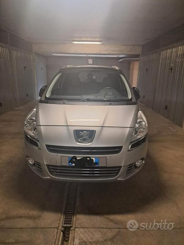 Usata Peugeot 5008 156 CV (114 kW) 2010 Grigio Monovolume