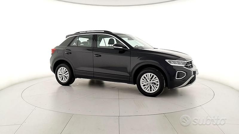 Usado VW T-Roc Life 150 CV (110 kW) 2024 Negro SUV