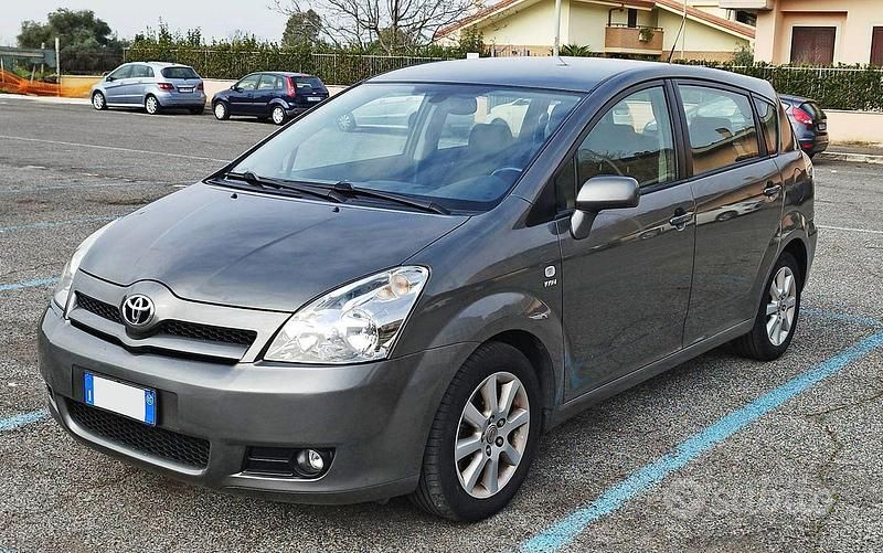 Usata 2005 Toyota Corolla Verso Sol Monovolume | 4400 € (Buon prezzo) - Immagine 1/4