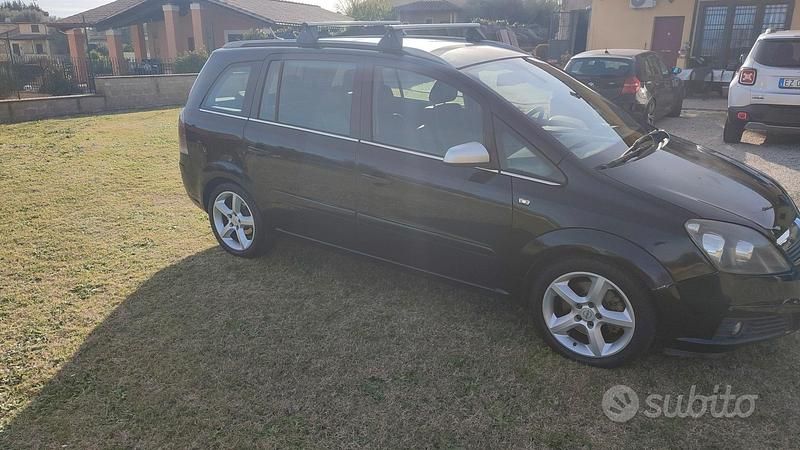 Usata Opel Zafira 2005 Nero Monovolume