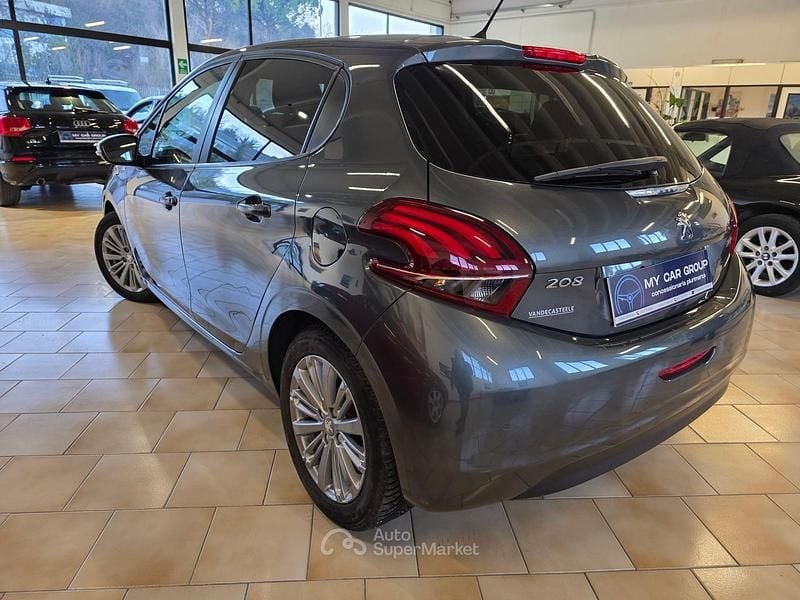 Usata Peugeot 208 Style 83 CV (61 kW) 2016 Gray Utilitaria