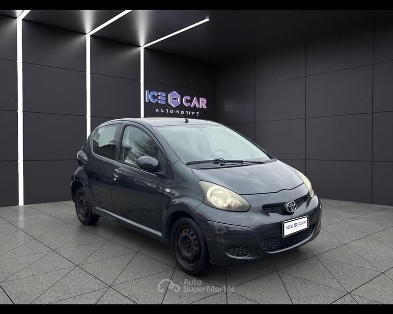 Usata Toyota Aygo Sol 68 CV (50 kW) 2009 Grigio Utilitaria