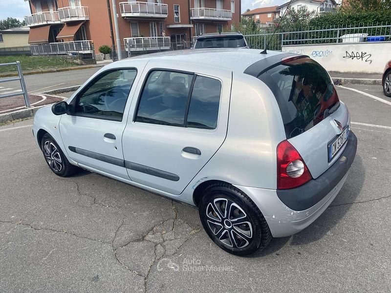 Usata Renault Clio II 58 CV (42 kW) 2004 Argento Berlina
