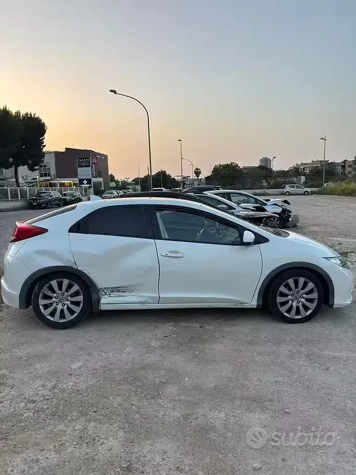 Usata Honda Civic Executive 150 CV (110 kW) 2012 Bianco Berlina