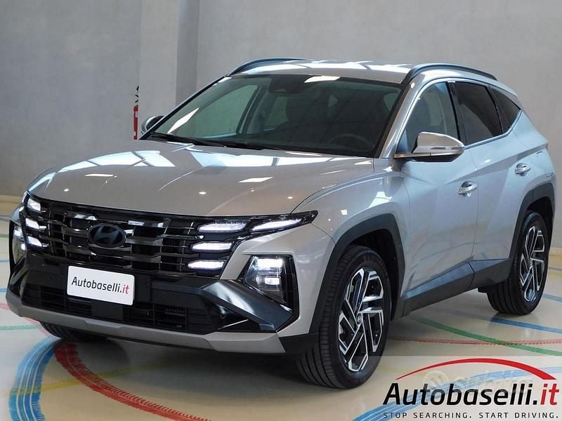 Usata Hyundai Tucson 215 CV (158 kW) 2025 Grigio metallizato SUV