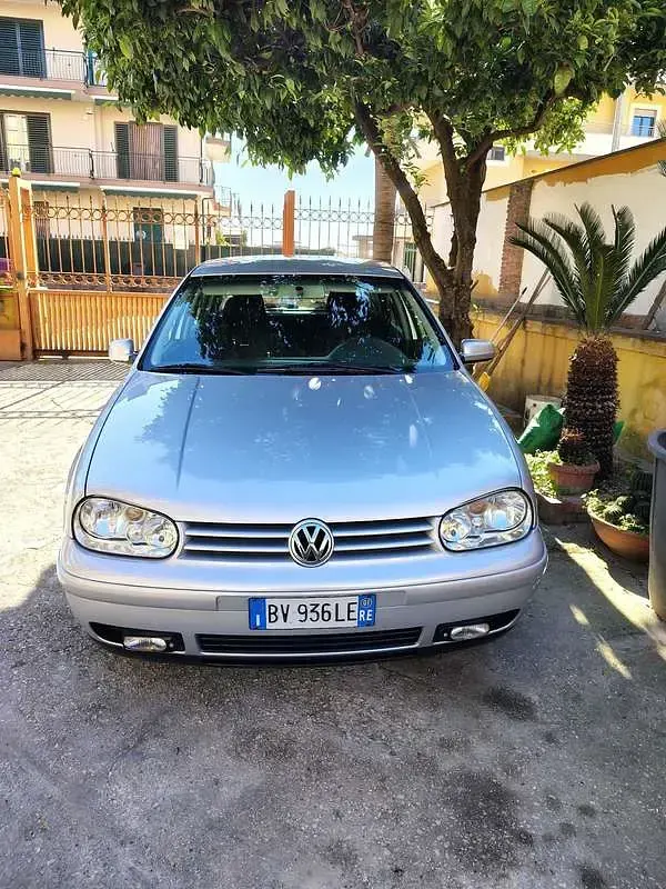 Usata VW Golf IV Highline 110 CV (80 kW) 2001 Berlina