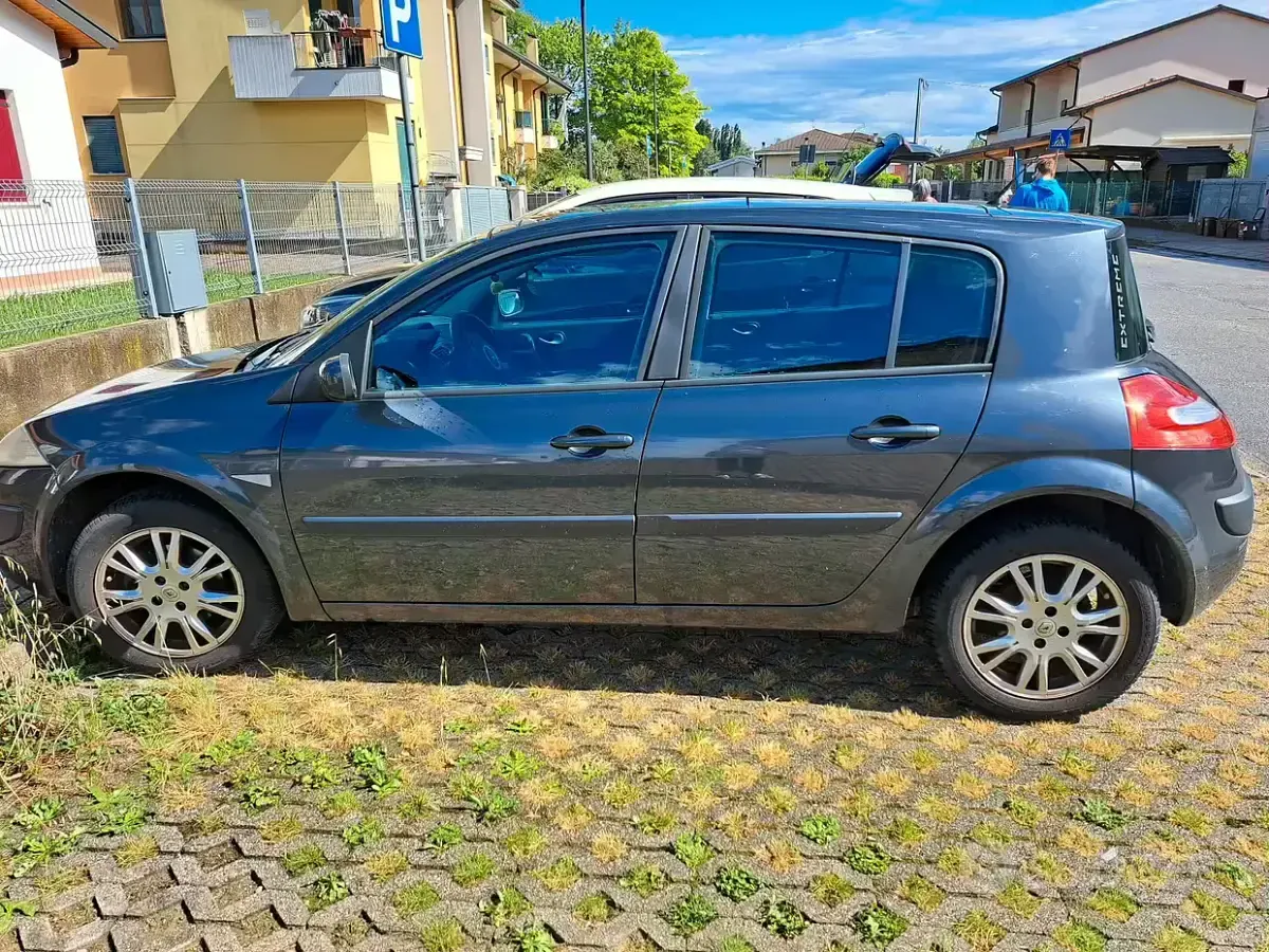 Usata Renault Mégane 105 CV (77 kW) 2008 Bluazzurro Berlina