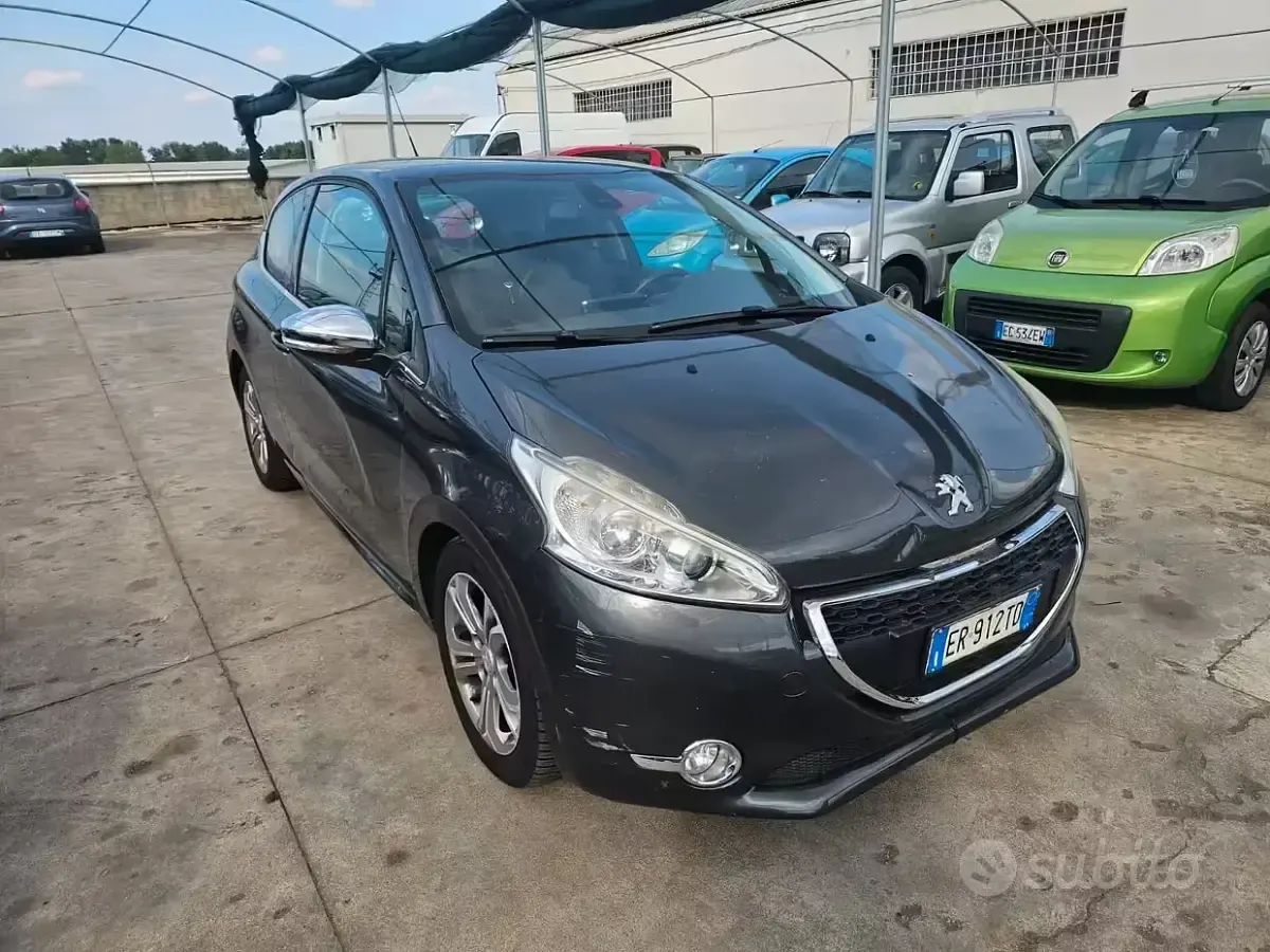 Usata Peugeot 208 Allure 92 CV (67 kW) 2013 Grigio Utilitaria
