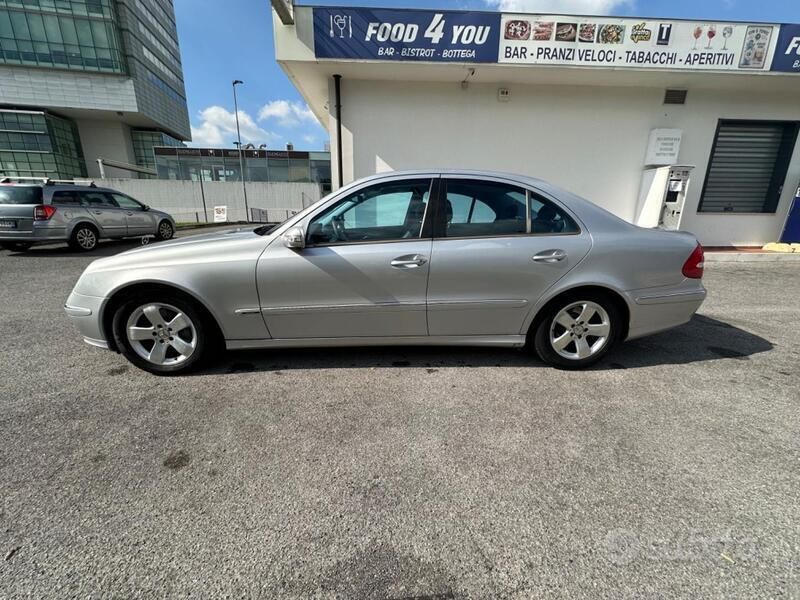 Begagnad Mercedes E320 Avantgarde 224 HK (164 kW) 2002 Silver Sedan
