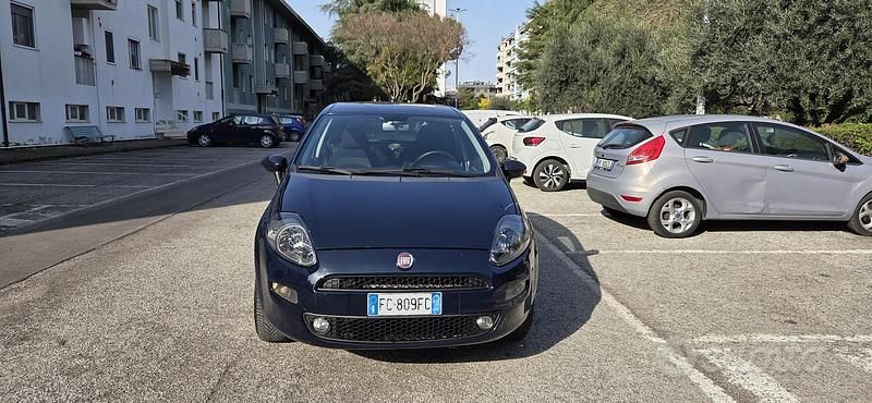 Usata Fiat Grande Punto Lounge 77 CV (56 kW) 2016 Blu Utilitaria