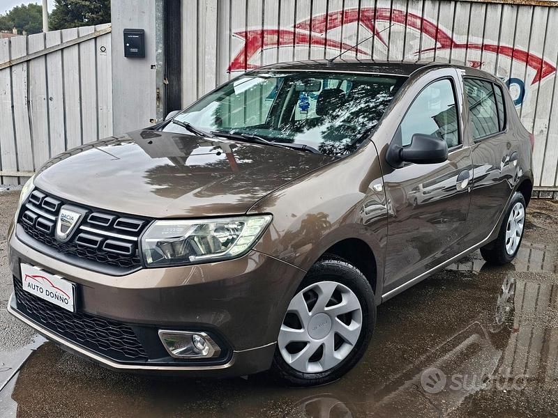 Usata Dacia Sandero Lauréate 75 CV (55 kW) 2018 Marrone Utilitaria