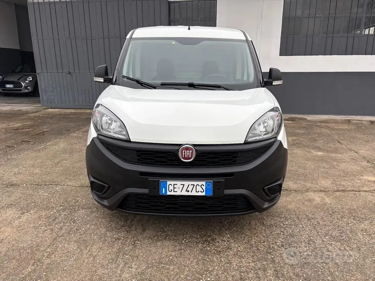 Usata Fiat Doblò Easy 95 CV (69 kW) 2021 Bianco Monovolume