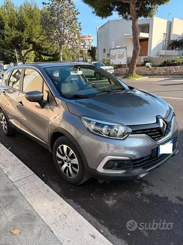 Usata Renault Captur 90 CV (66 kW) 2018 Grigio SUV