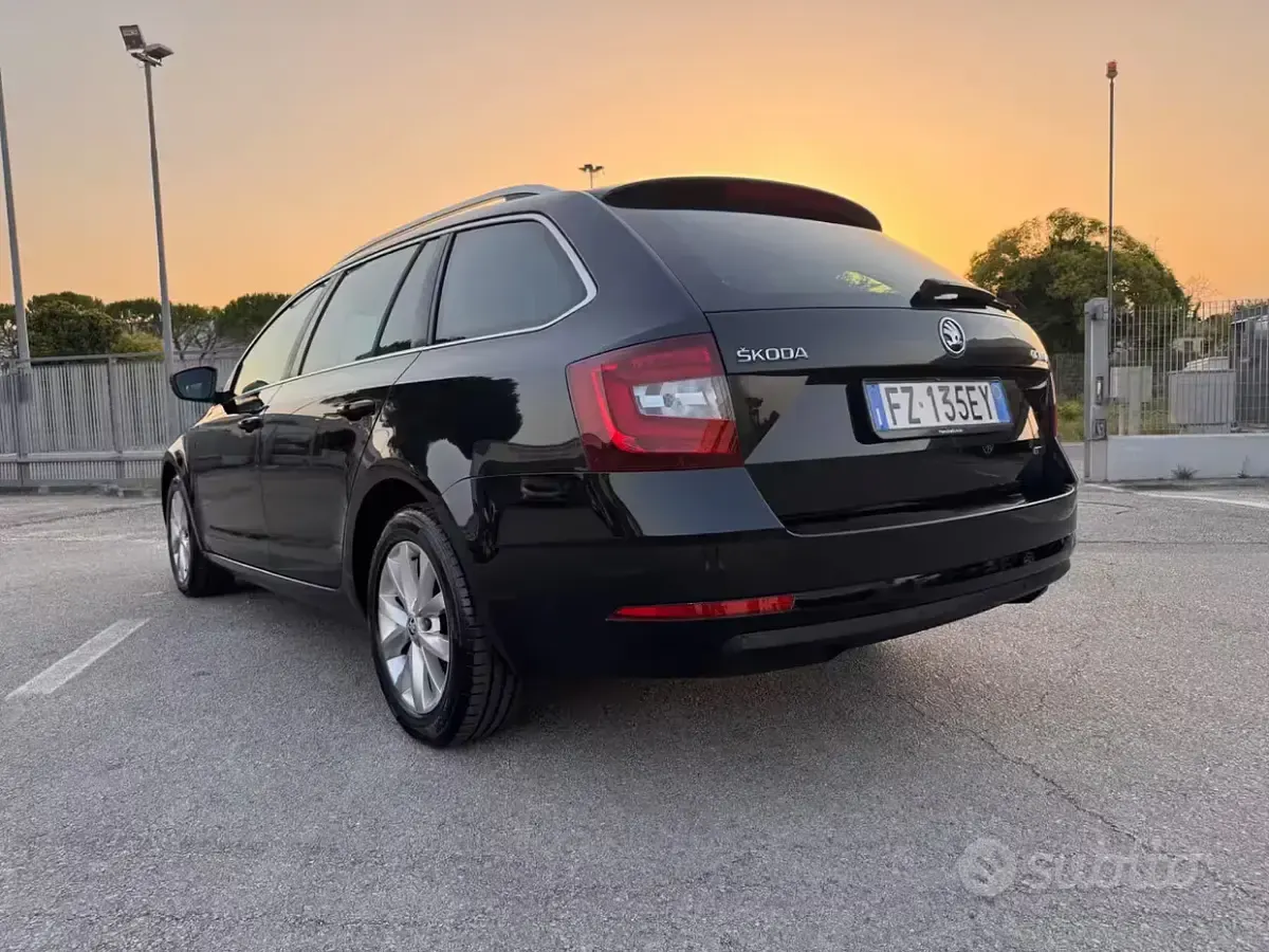 Usata Skoda Octavia G-TEC Executive 131 CV (96 kW) 2020 Nero Station wagon