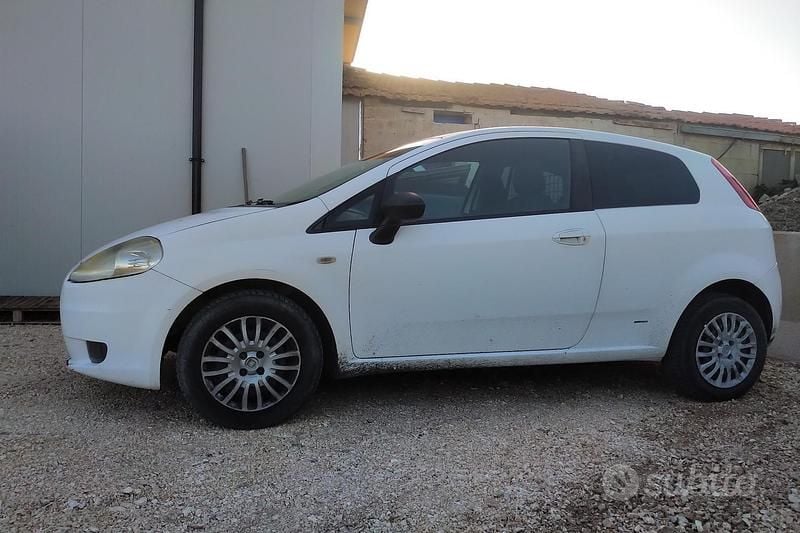 Usata Fiat Grande Punto 65 CV (47 kW) 2008 Bianco Utilitaria