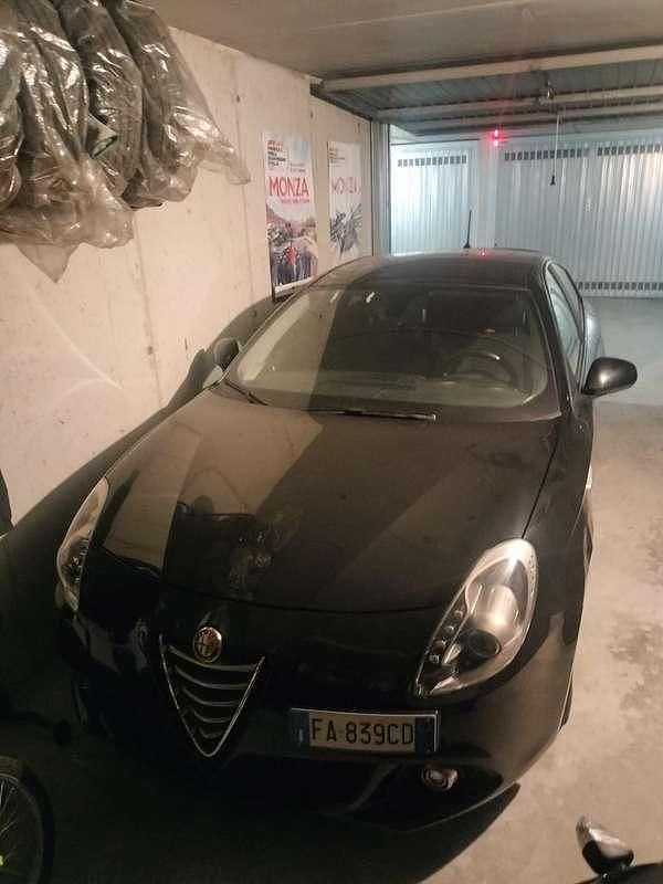Usata Alfa Romeo Giulietta Distinctive 150 CV (110 kW) 2015 Nero Utilitaria