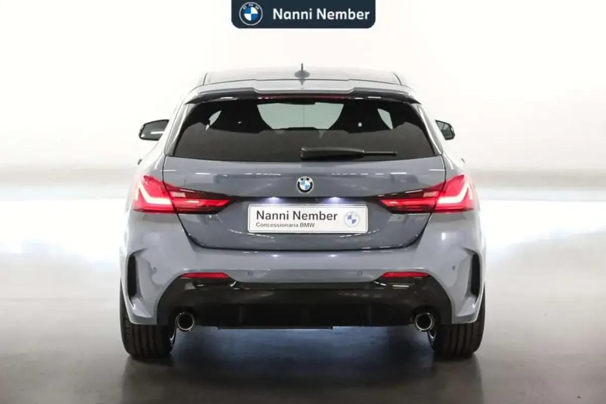 Usata BMW 118 M Sport 150 CV (110 kW) 2023 Storm bay metallizzato Utilitaria