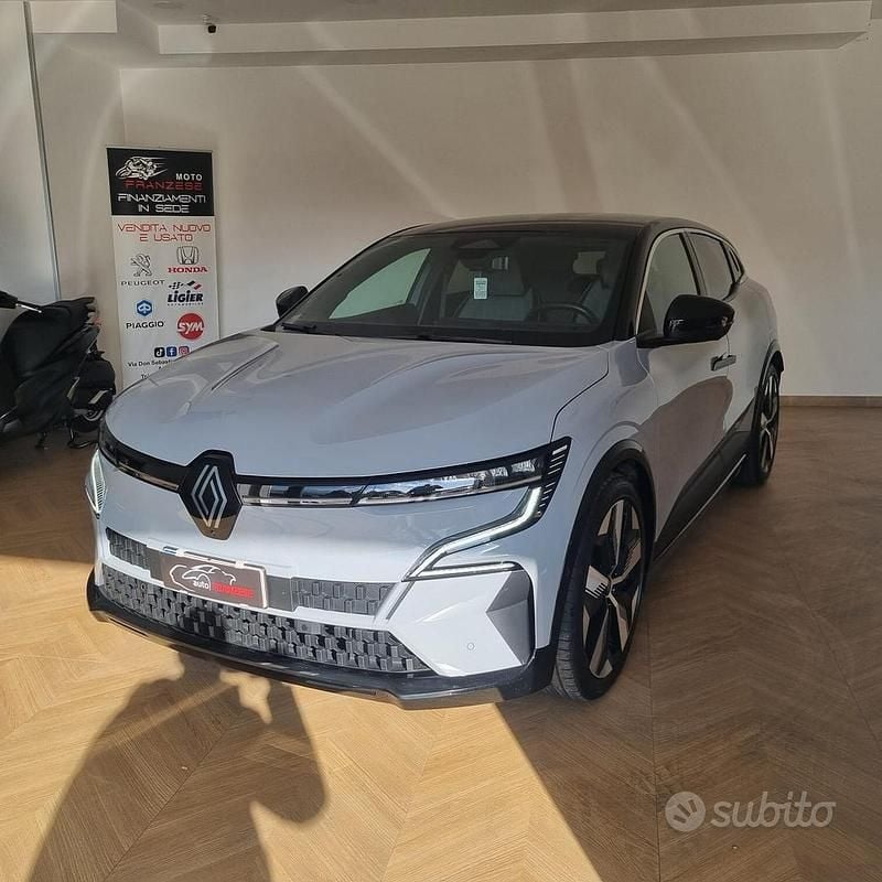 Grigio Usata 2023 Renault Megane E-Tech Techno Station wagon | 25.990 € - Immagine 1/4