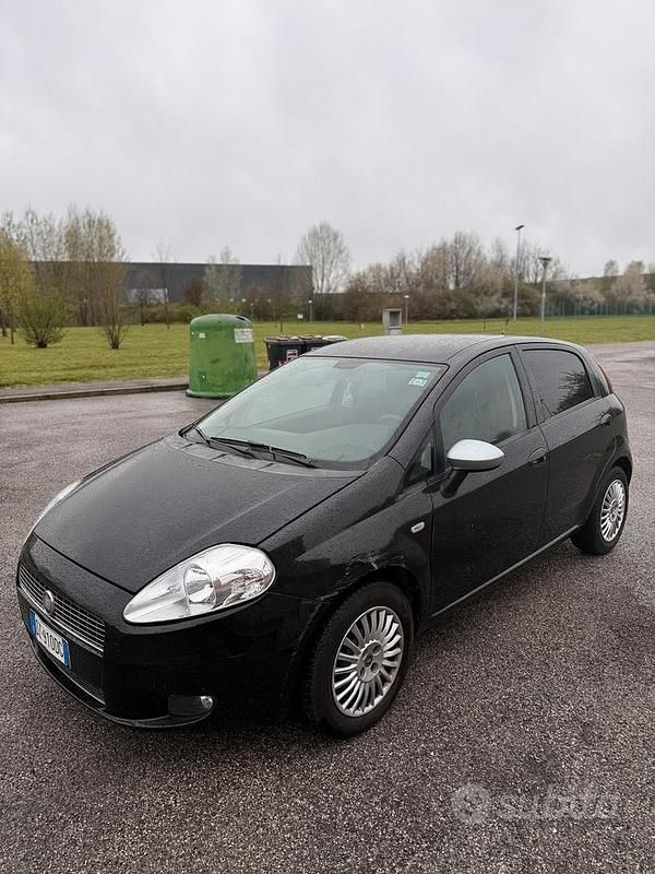 Usata Fiat Grande Punto Dynamic 77 CV (56 kW) 2009 Nero Utilitaria