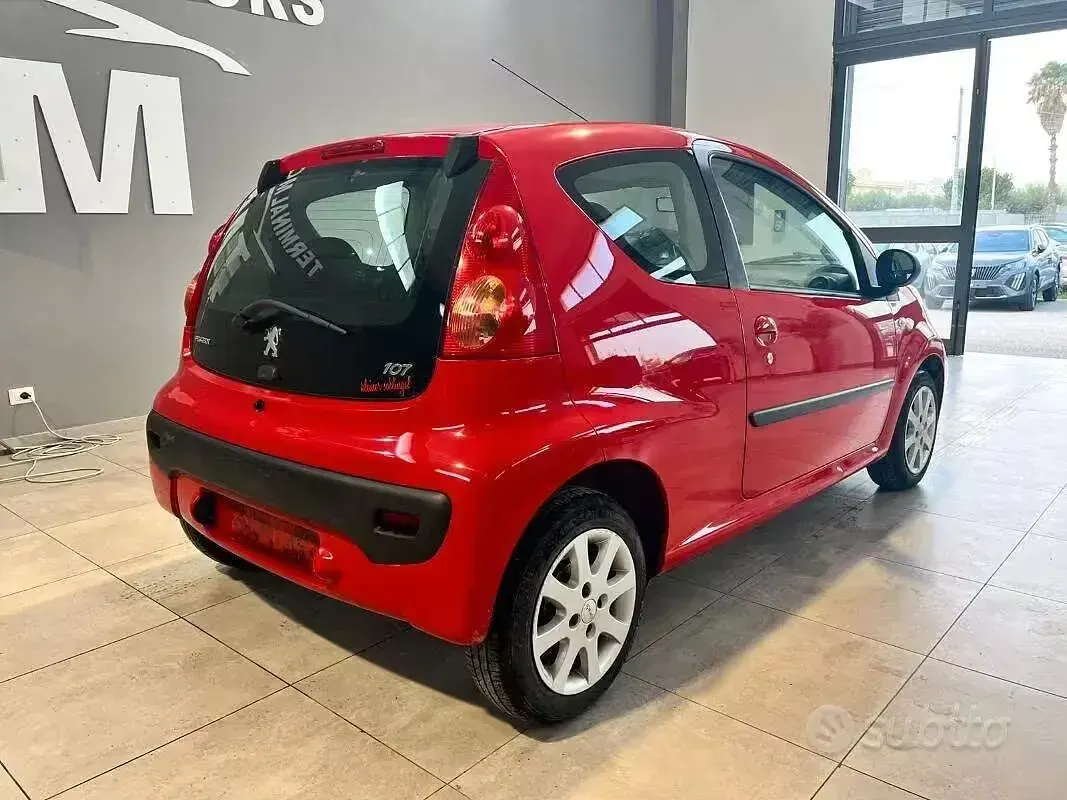 Usata Peugeot 107 68 CV (50 kW) 2009 Rosso Utilitaria