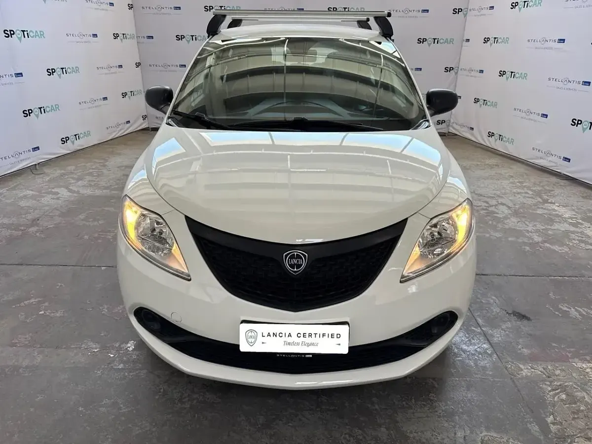 Usata Lancia Ypsilon 69 CV (50 kW) 2019 Bianco Utilitaria