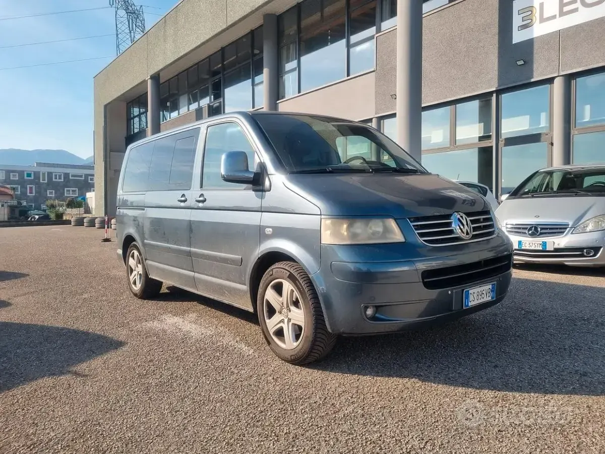 Usata VW Multivan Comfortline 131 CV (96 kW) 2005 Grigio Monovolume
