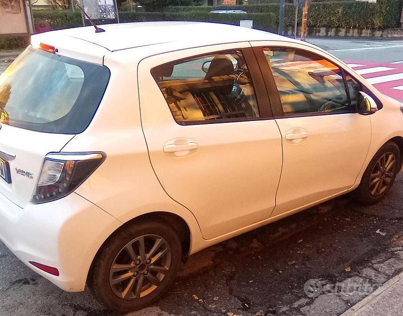 Second-hand Toyota Yaris 69 CP (50 kW) 2014 Alb Berlinǎ